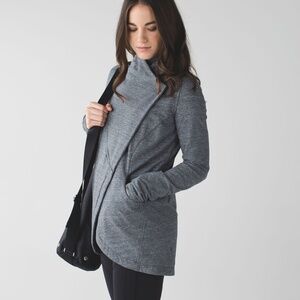 Lululemon - That's a Wrap, Heathered Snow Slub Coal Colour, Size 6